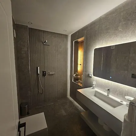 Blloku Suites, Centre,tirana 4* Тирана